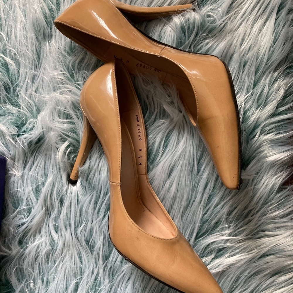 Stuart Weitzman nude pumps